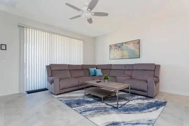 3 Bedroom 2.5 Ba Sleeps 8 Chg105 度假居
