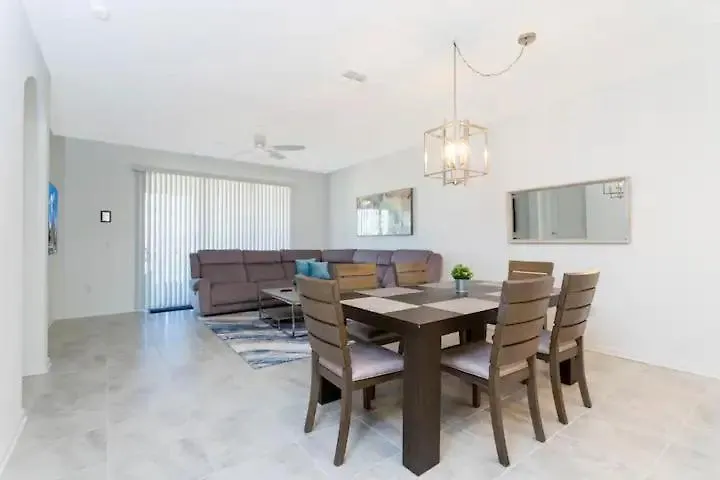 3 Bedroom 2.5 Ba Sleeps 8 Chg105 度假居 基西米