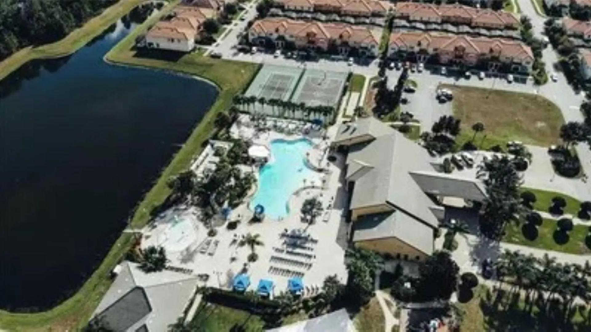 Beautiful Townhome Just 8 Miles From *