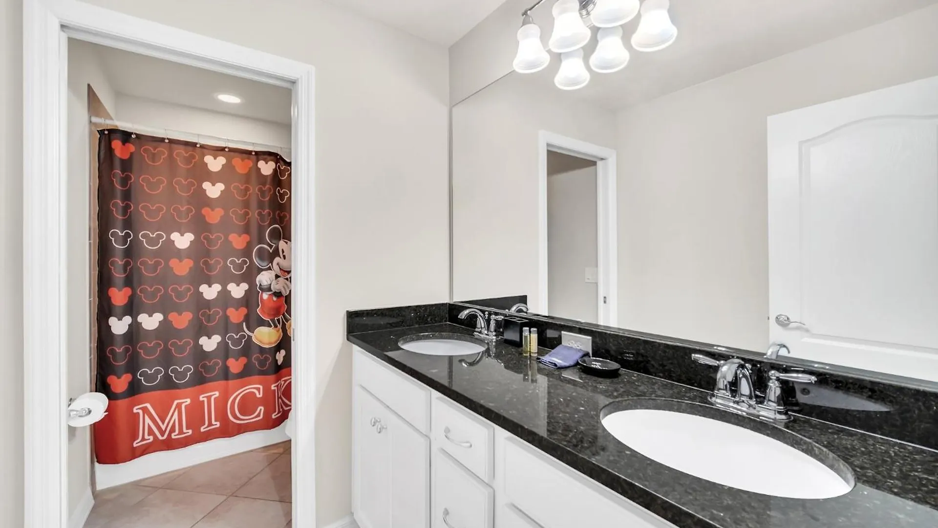 Holiday home Modern Home, Private Pool. Sleeps 15 Ww102