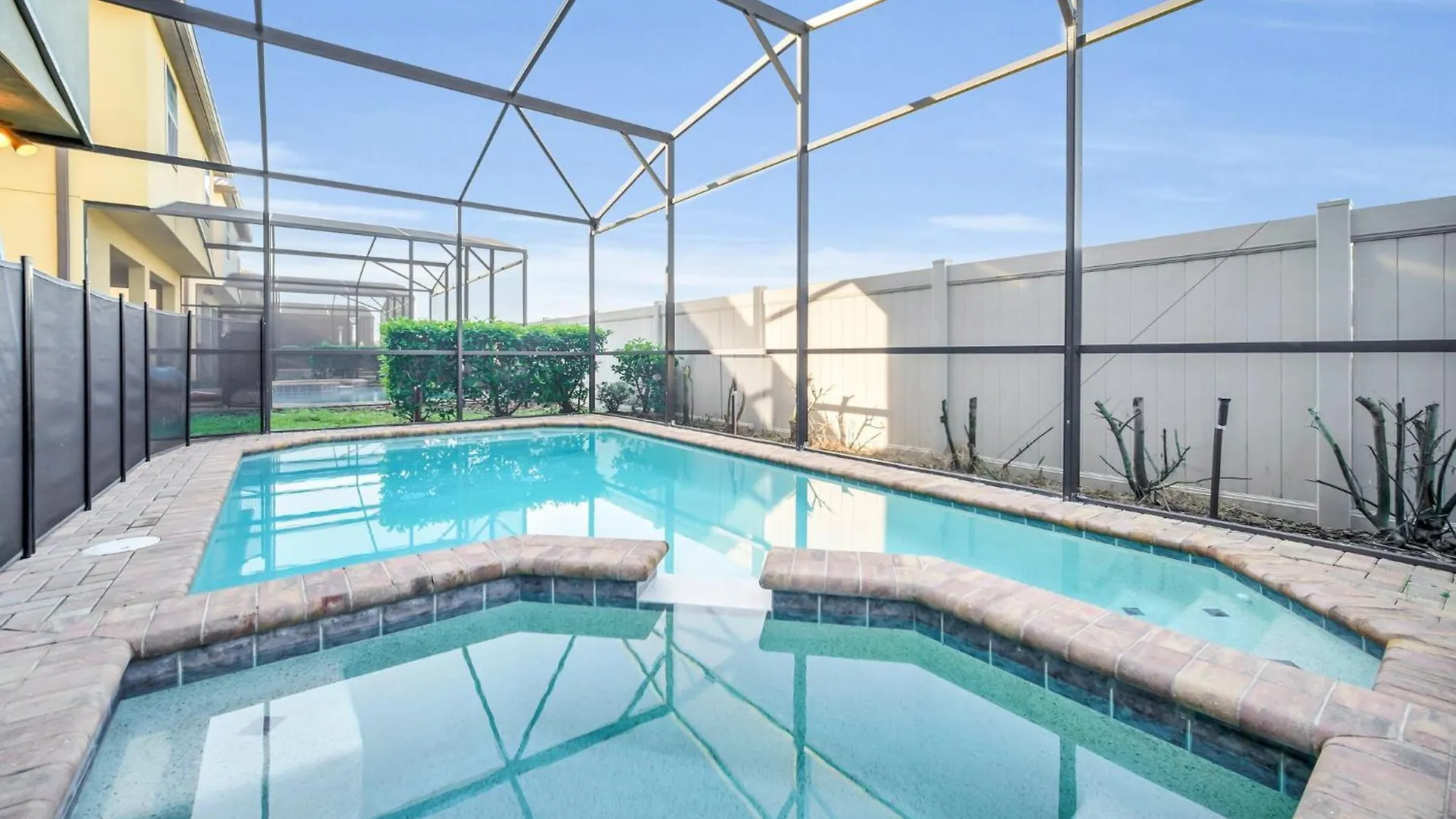 Modern Home, Private Pool. Sleeps 15 Ww102 Holiday home *