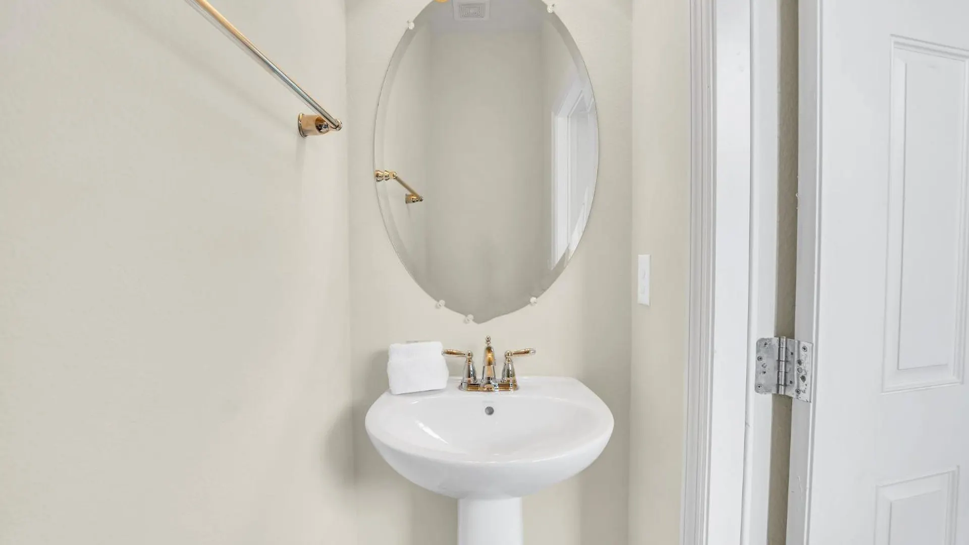 2027 Md - Windsor Westside Tranquil Haven