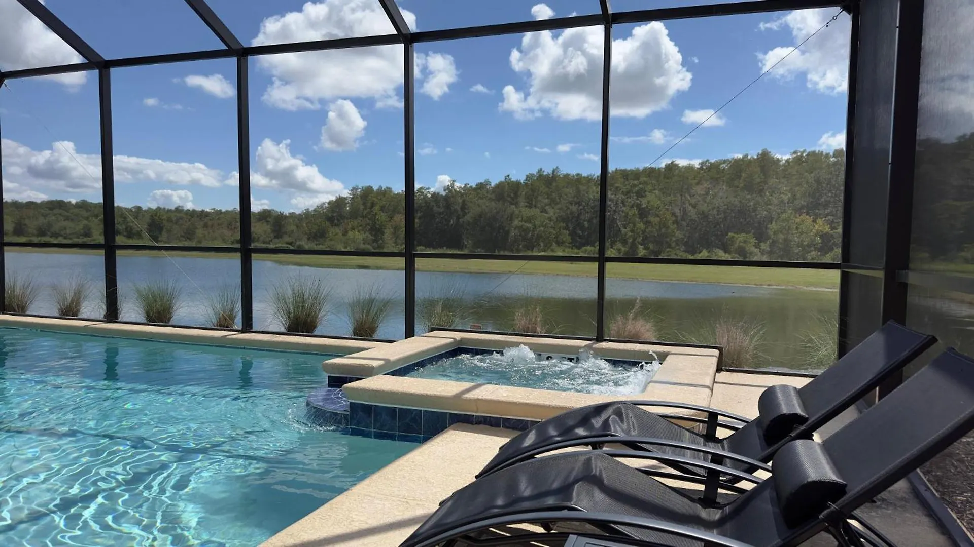 Stunning Front Pool Movie Themed 2997 Kissimmee