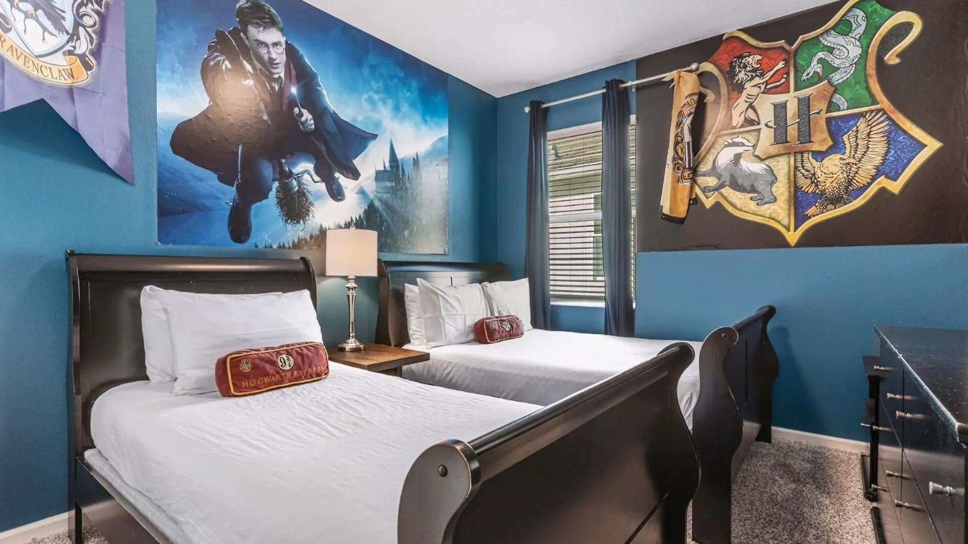 Upstay -spacious W Pool-hot Tub-bbq- Sleeps 27