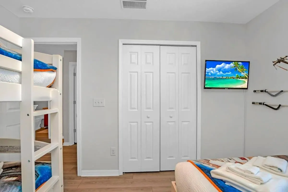 Roomy Town Home, Mickey-themed Bedroom! #4bv550