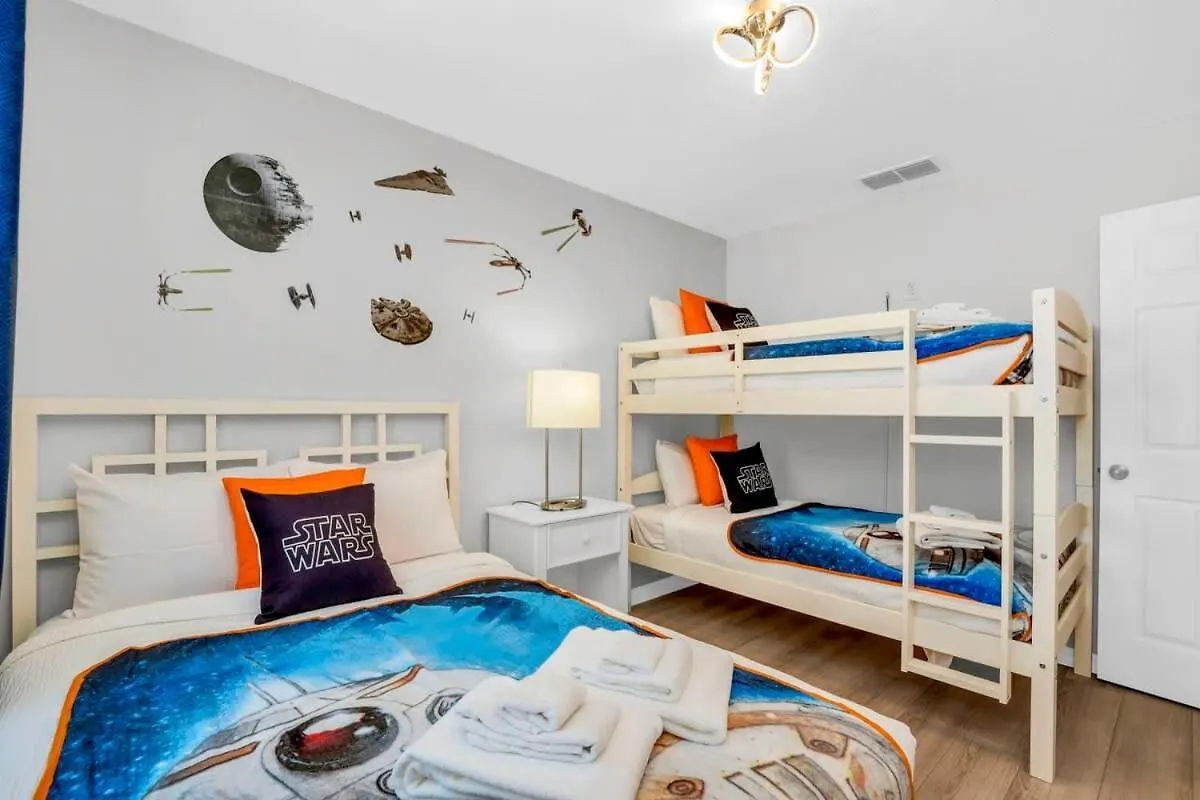 Holiday home Roomy Town Home, Mickey-themed Bedroom! #4bv550