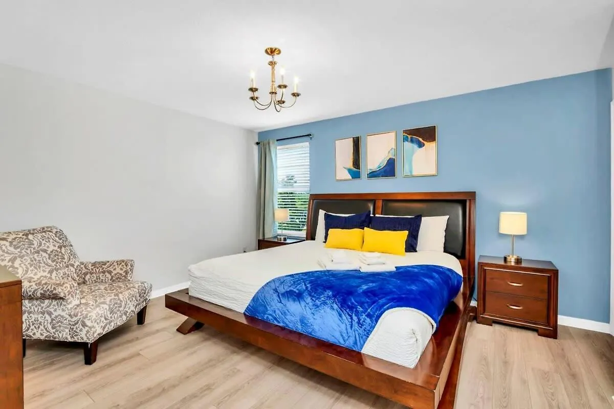 Roomy Town Home, Mickey-themed Bedroom! #4bv550 Holiday home Kissimmee