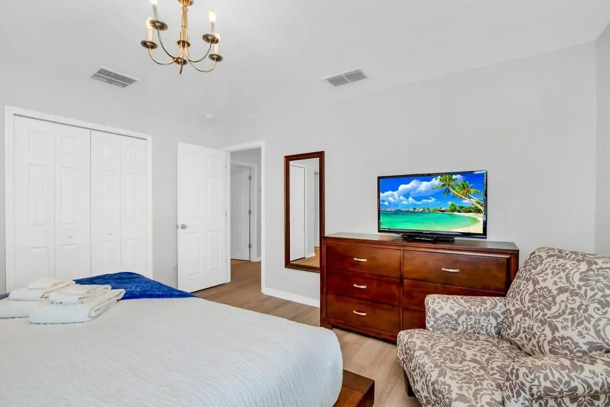 Roomy Town Home, Mickey-themed Bedroom! #4bv550 Holiday home *