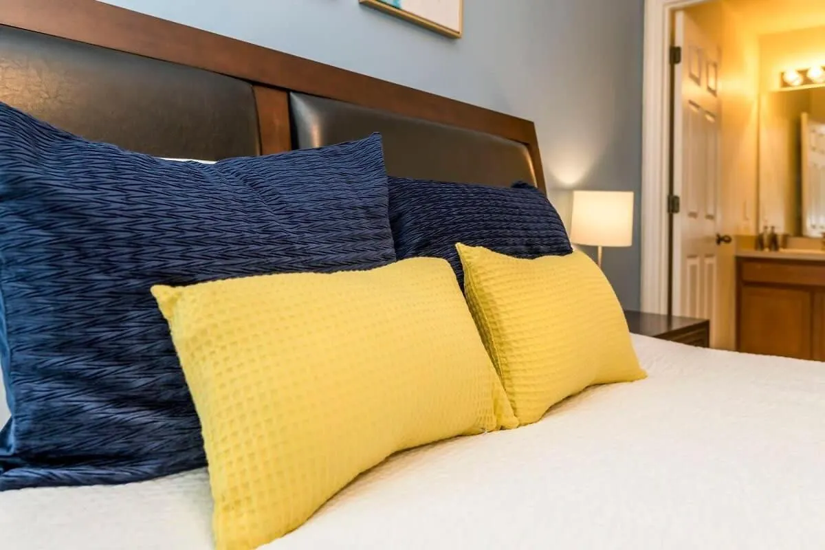 Roomy Town Home, Mickey-themed Bedroom! #4bv550