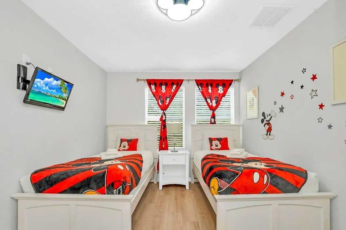 Holiday home Roomy Town Home, Mickey-themed Bedroom! #4bv550
