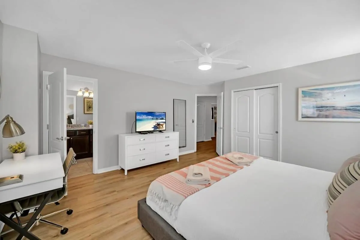 Star Wars Villa: Disney-themed Retreat With Game And Pool Holiday home *