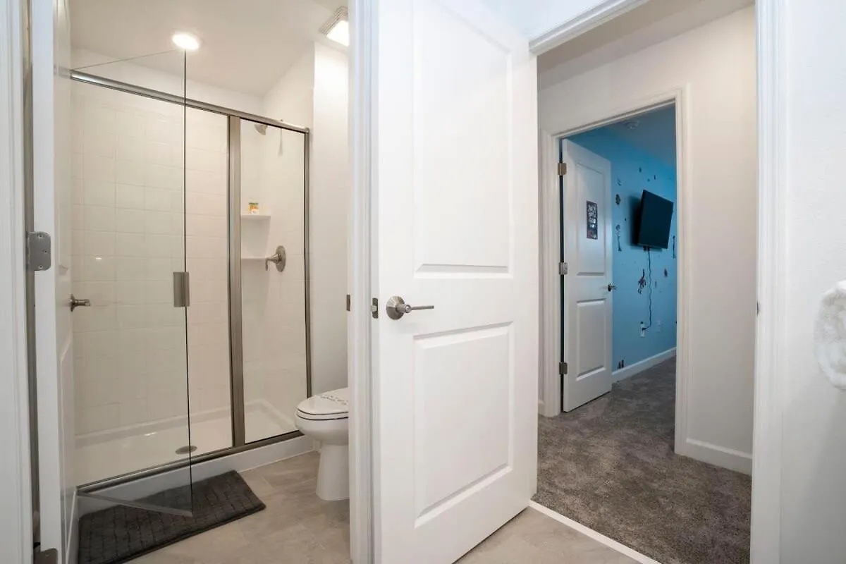 Gorgeous 4 Bedroom W Screened Pool Close To 2653