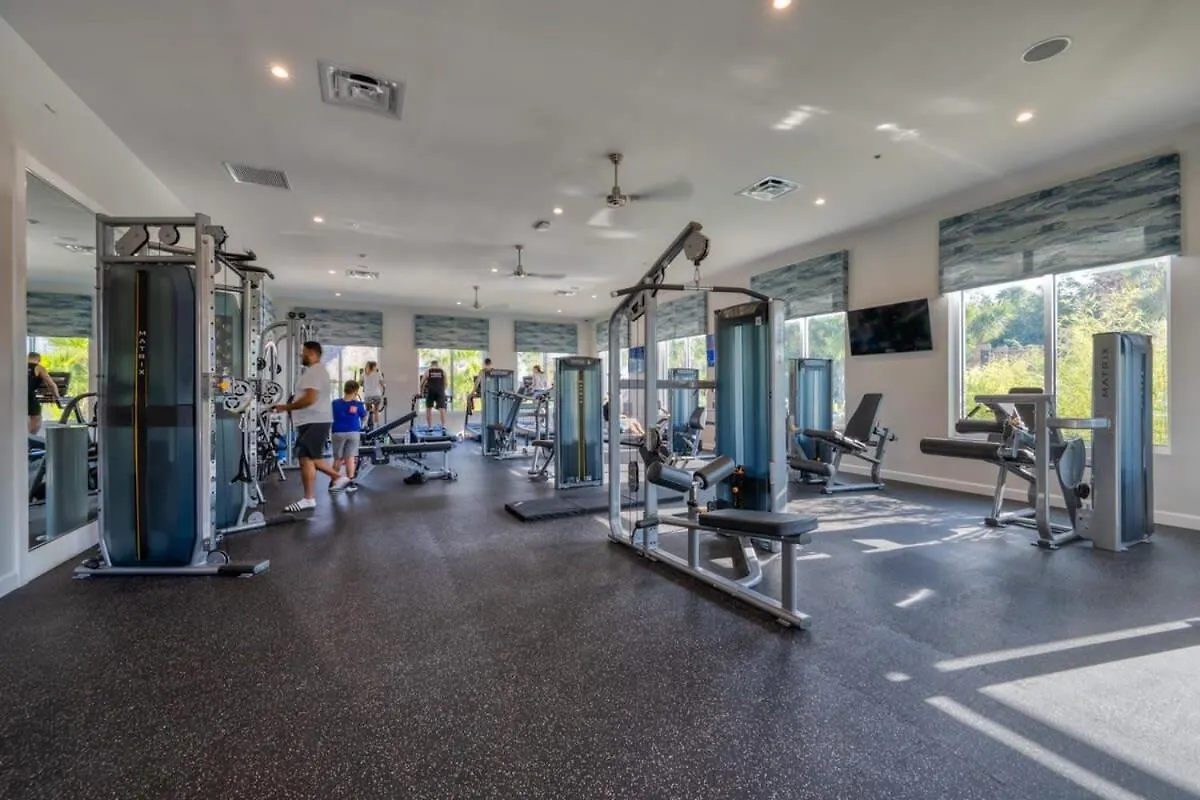 Modern Chic-spacious, Private Pool, Prime Location *
