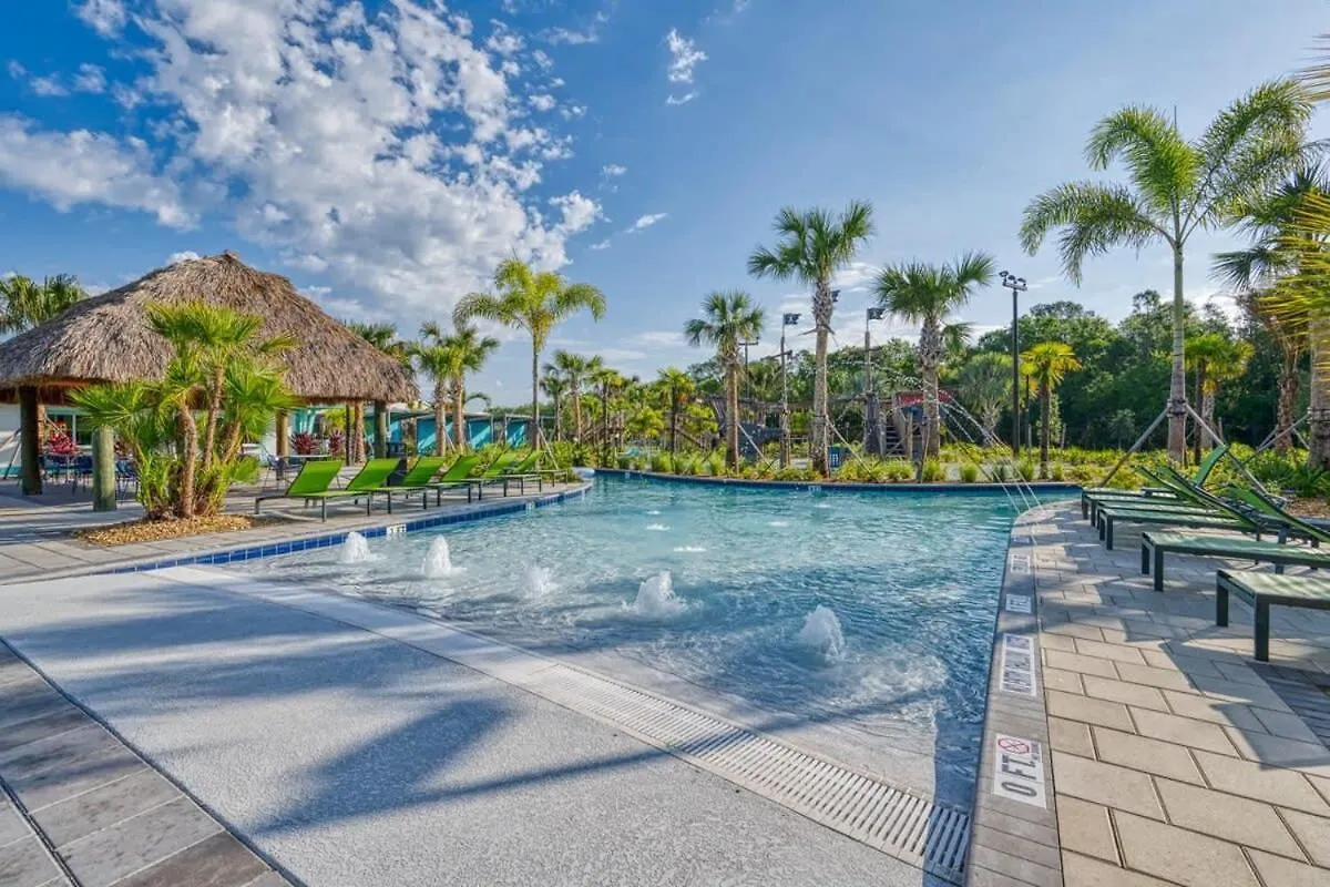 Modern Chic-spacious, Private Pool, Prime Location