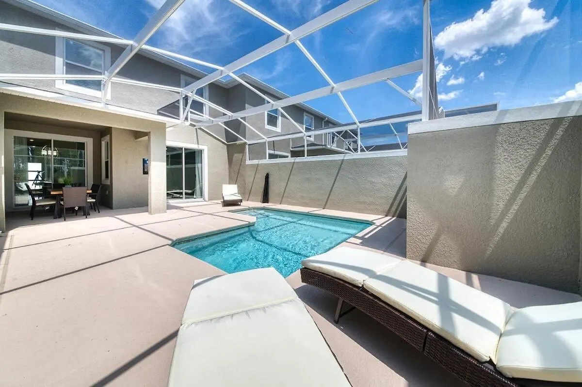 Chic Spacious With Private Pool Ideal Location 度假居 基西米