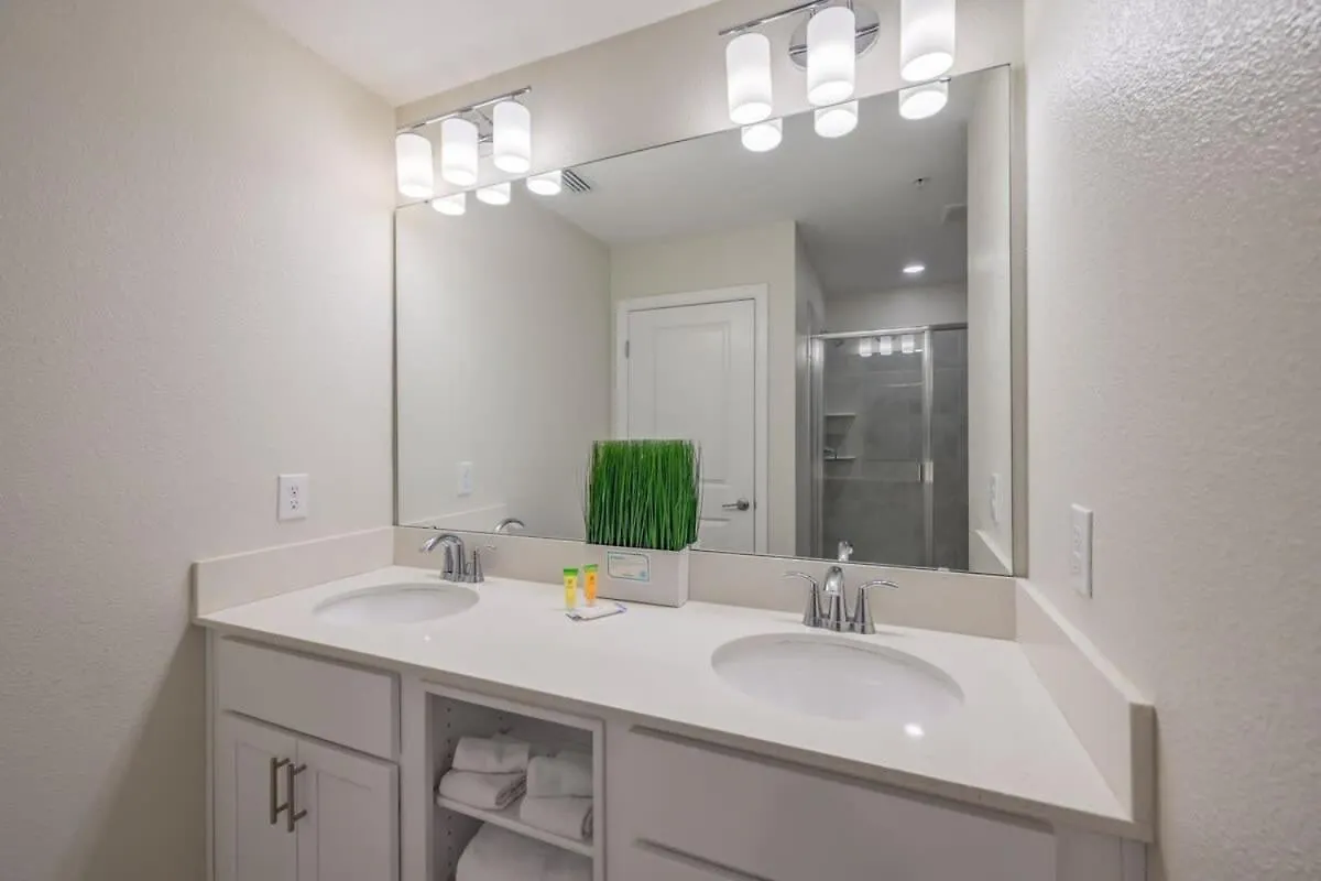 Superb Spacious Prime Apartment *