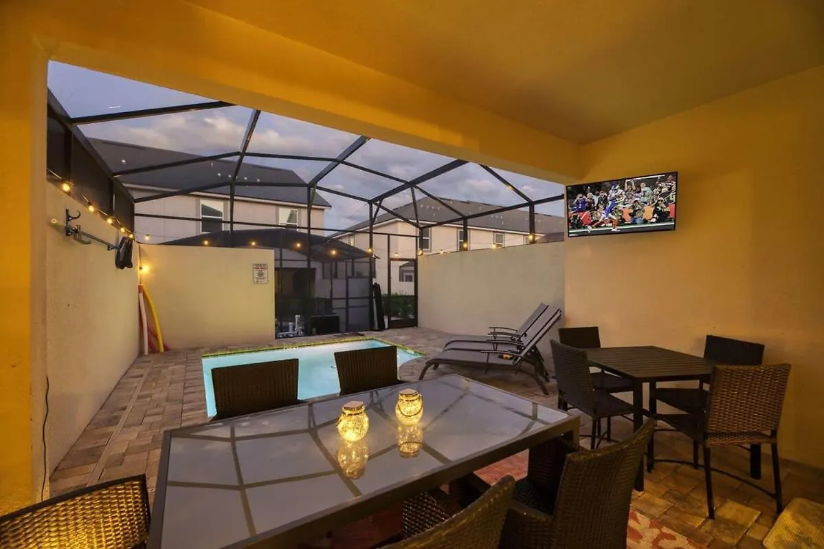 Sunny Retreat-colorful Pool Great Location Kissimmee