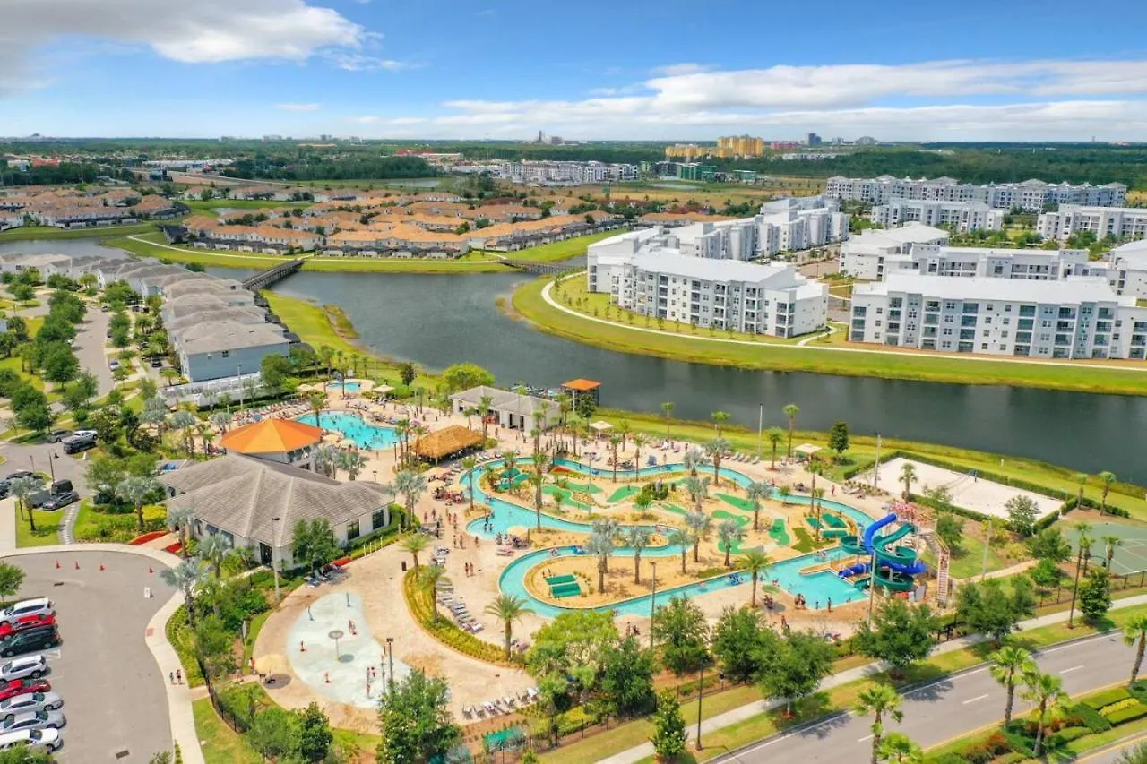 Storey Dreamy Townhome, 5 Mi Universal Holiday home