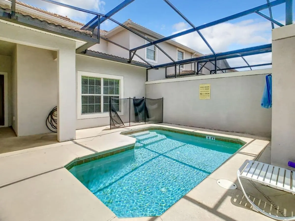 Storey Dreamy Townhome, 5 Mi Universal Holiday home