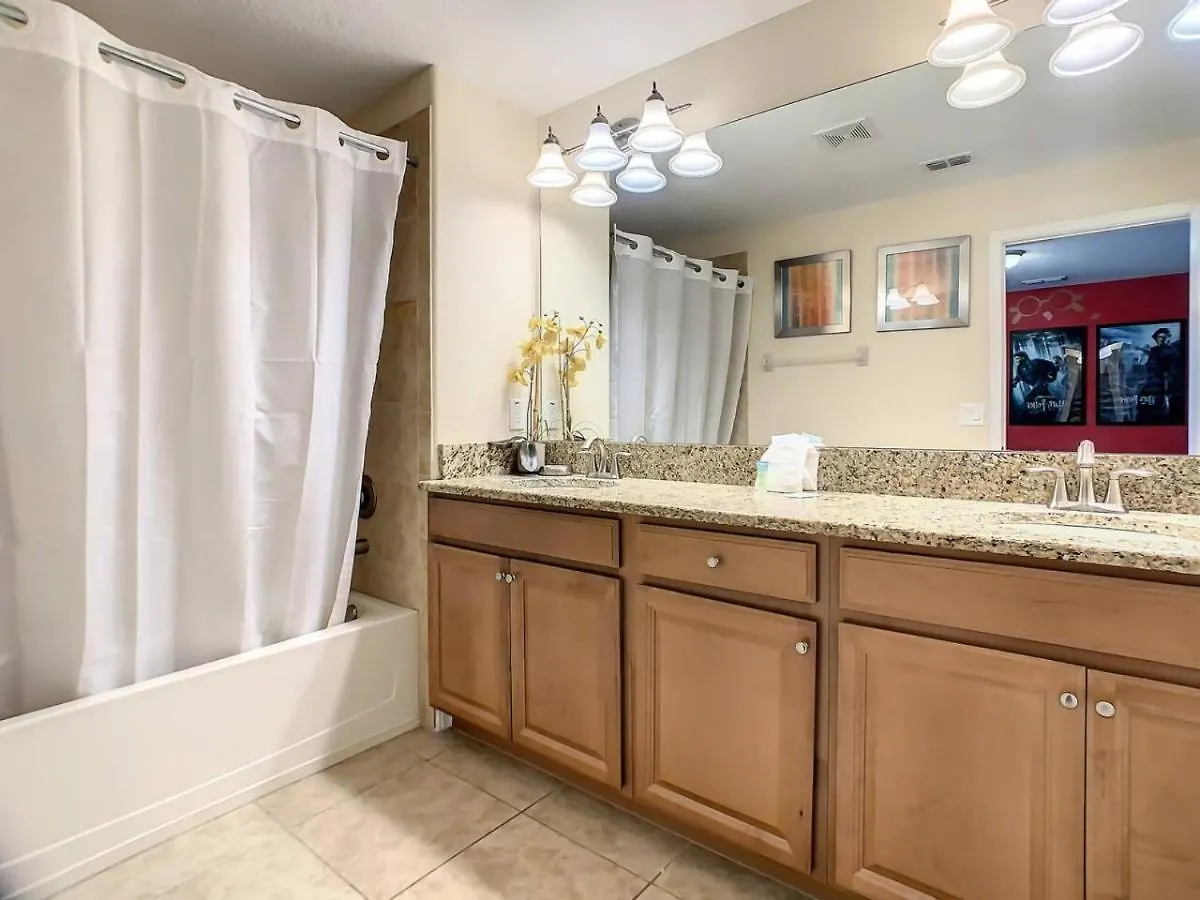 Storey Dreamy Townhome, 5 Mi Universal Holiday home Kissimmee