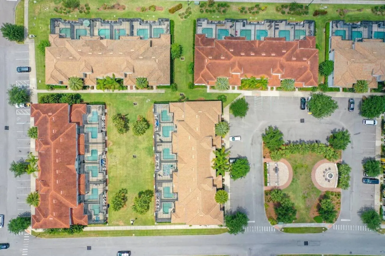 Storey Dreamy Townhome, 5 Mi Universal Holiday home Kissimmee