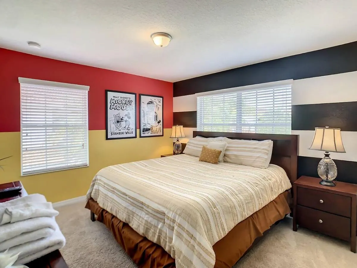 Storey Dreamy Townhome, 5 Mi Universal Holiday home Kissimmee