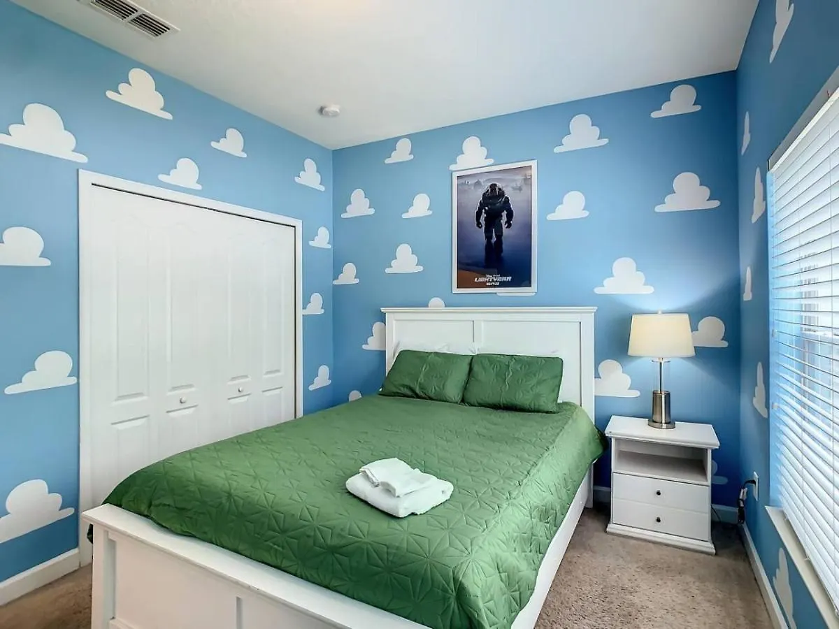 Storey Dreamy Townhome, 5 Mi Universal Holiday home
