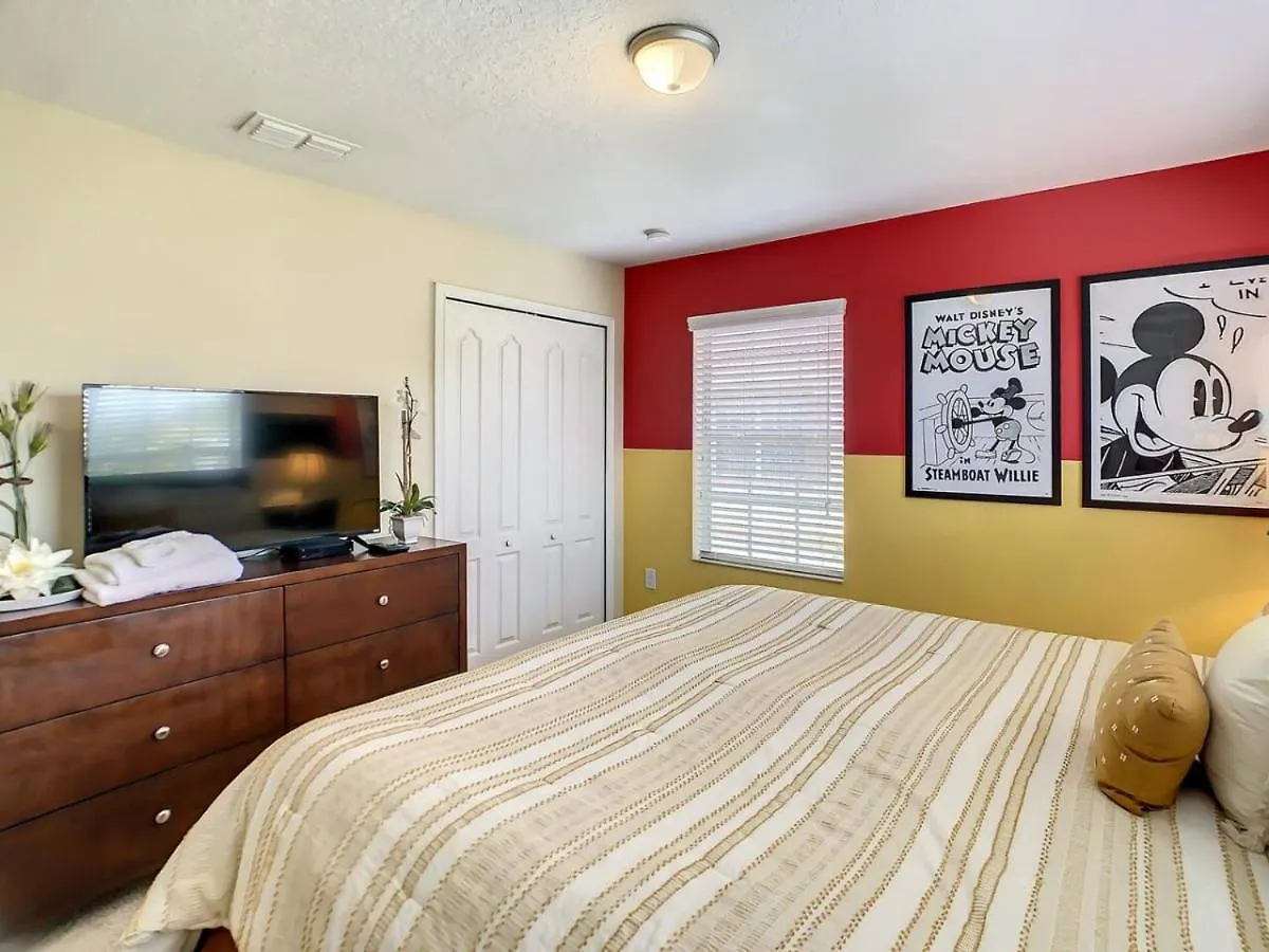 Storey Dreamy Townhome, 5 Mi Universal Holiday home