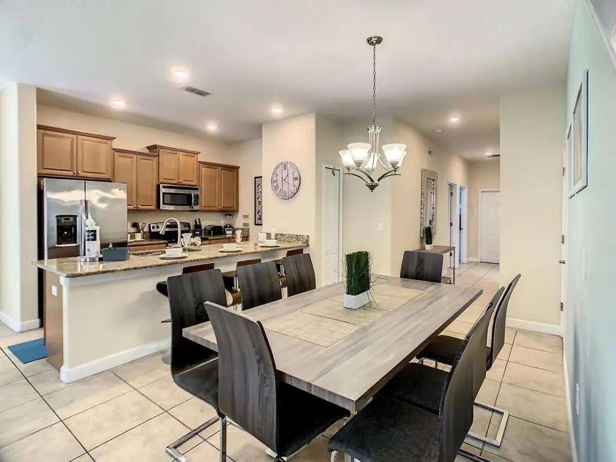 Storey Dreamy Townhome, 5 Mi Universal