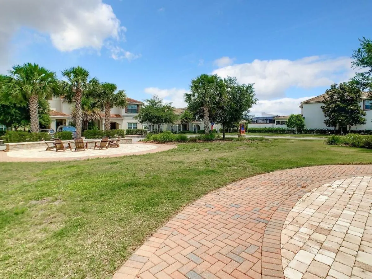 Storey Dreamy Townhome, 5 Mi Universal Holiday home Kissimmee