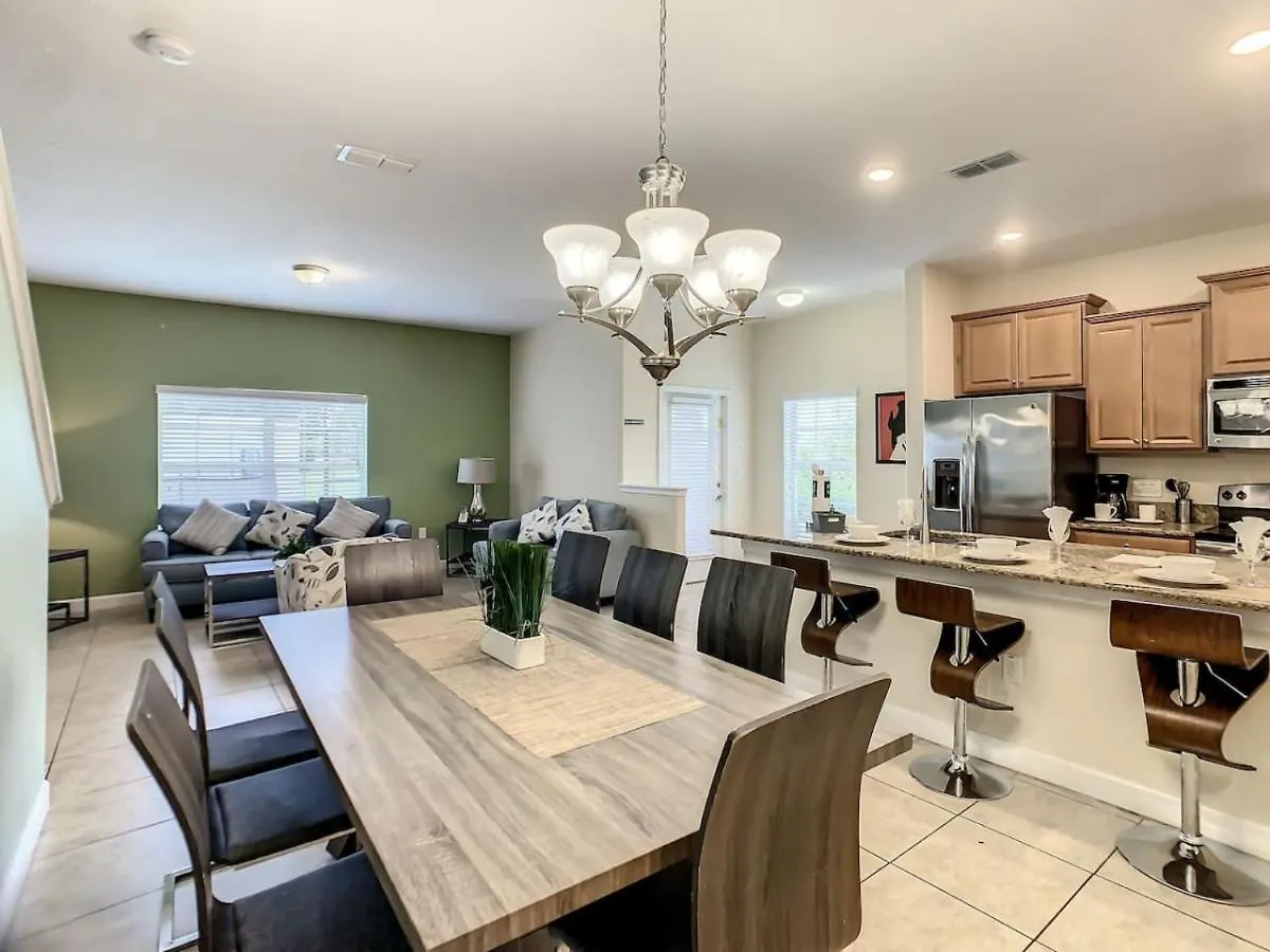 Storey Dreamy Townhome, 5 Mi Universal *