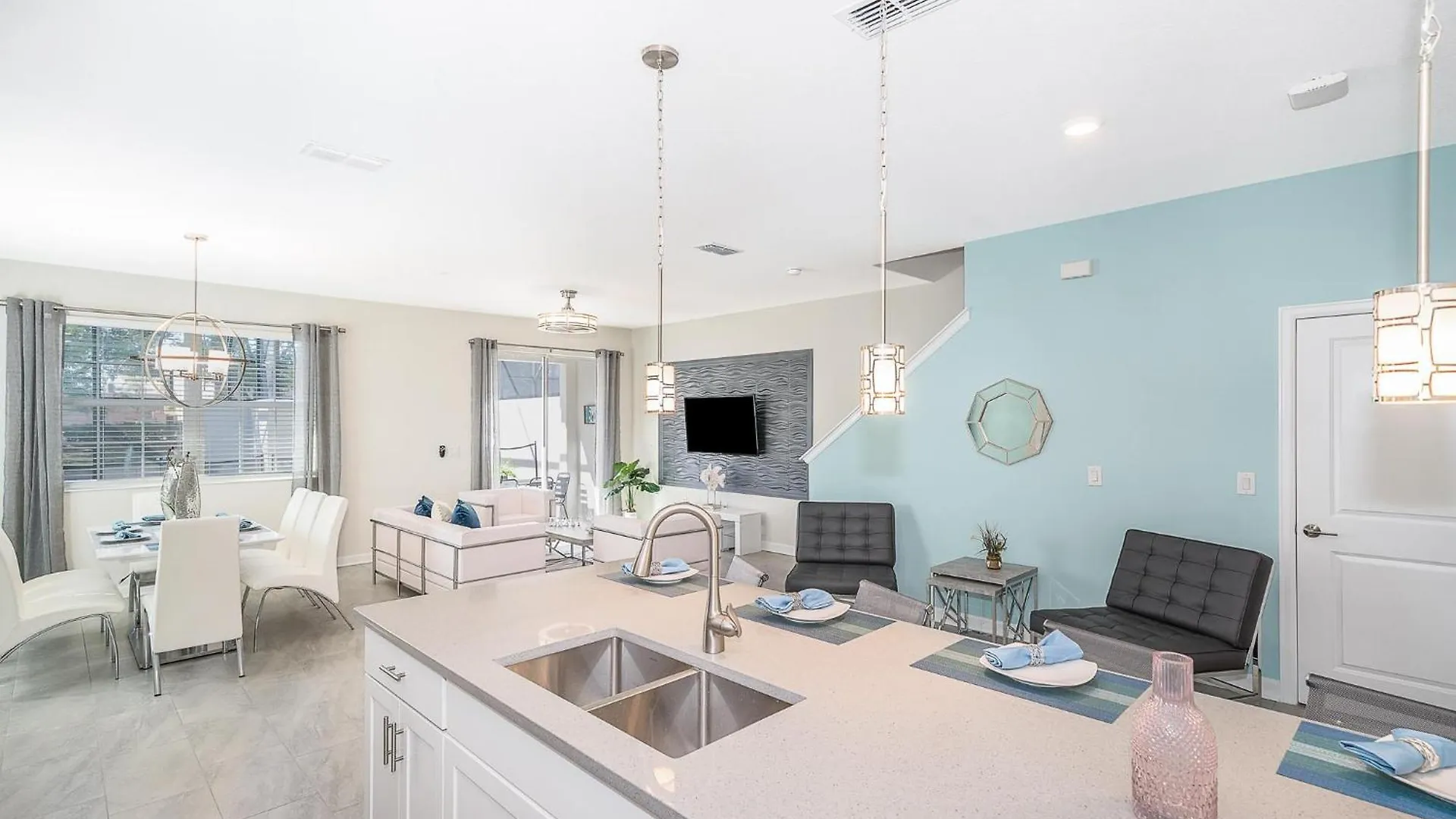 5037at Townhouse 5 Bedrooms & 4 Bathrooms + Pool