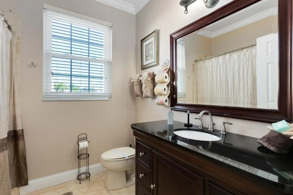 Apartment Spacious 3 Bed, 2 Bath In Gated Community *