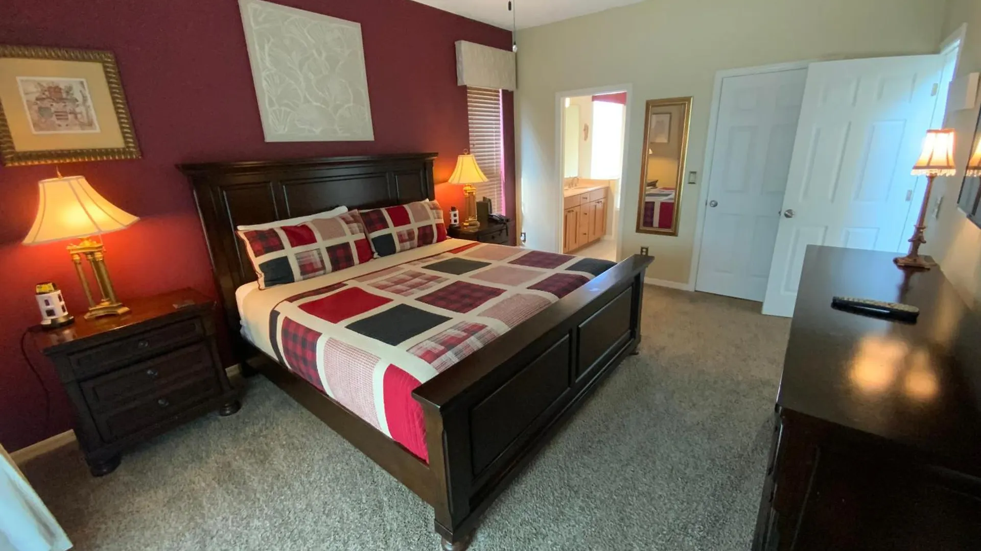 Seasons 6 Bedrooms, 4 Masters And Water View Holiday home *