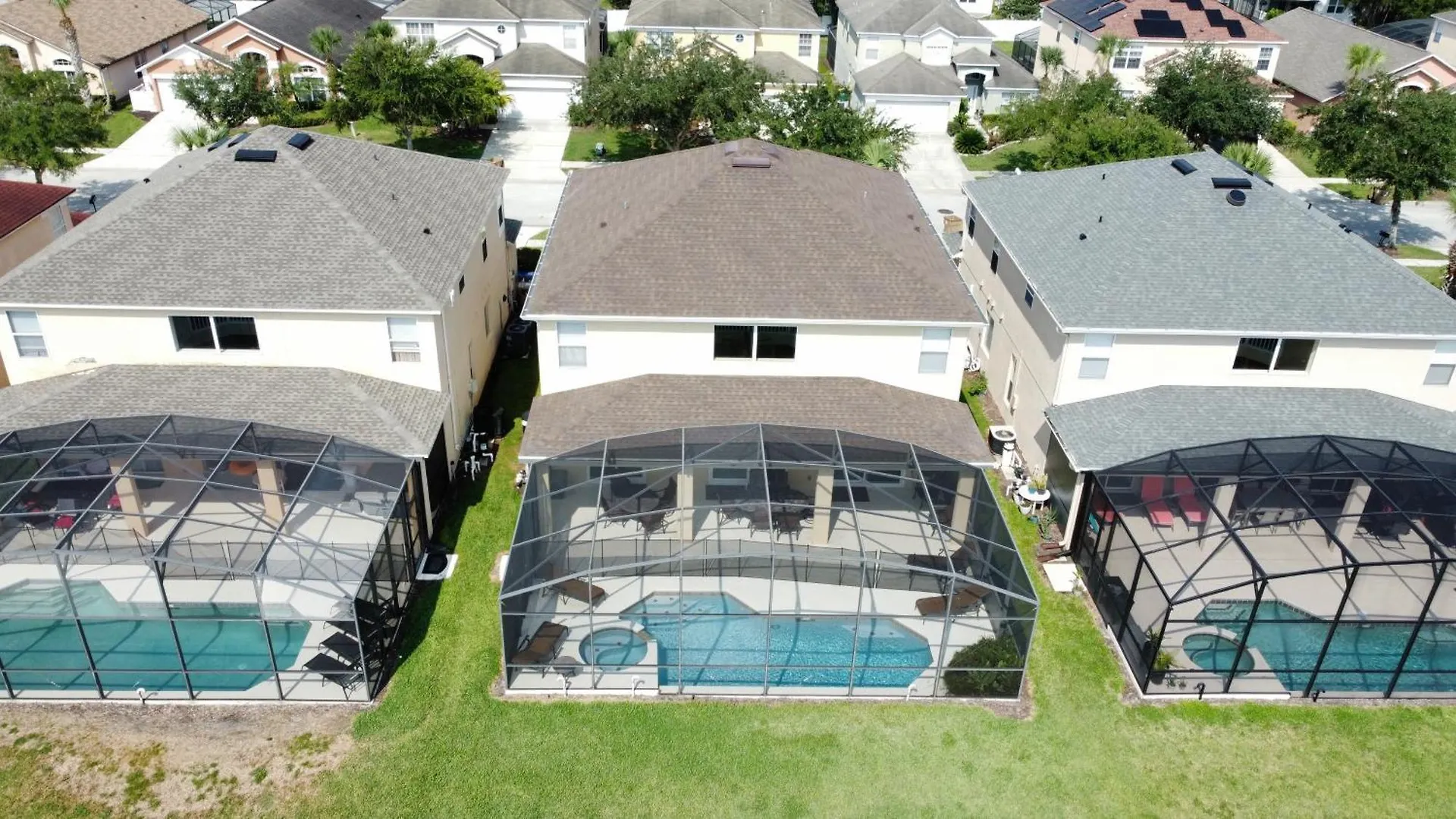 Seasons 6 Bedrooms, 4 Masters And Water View Holiday home *