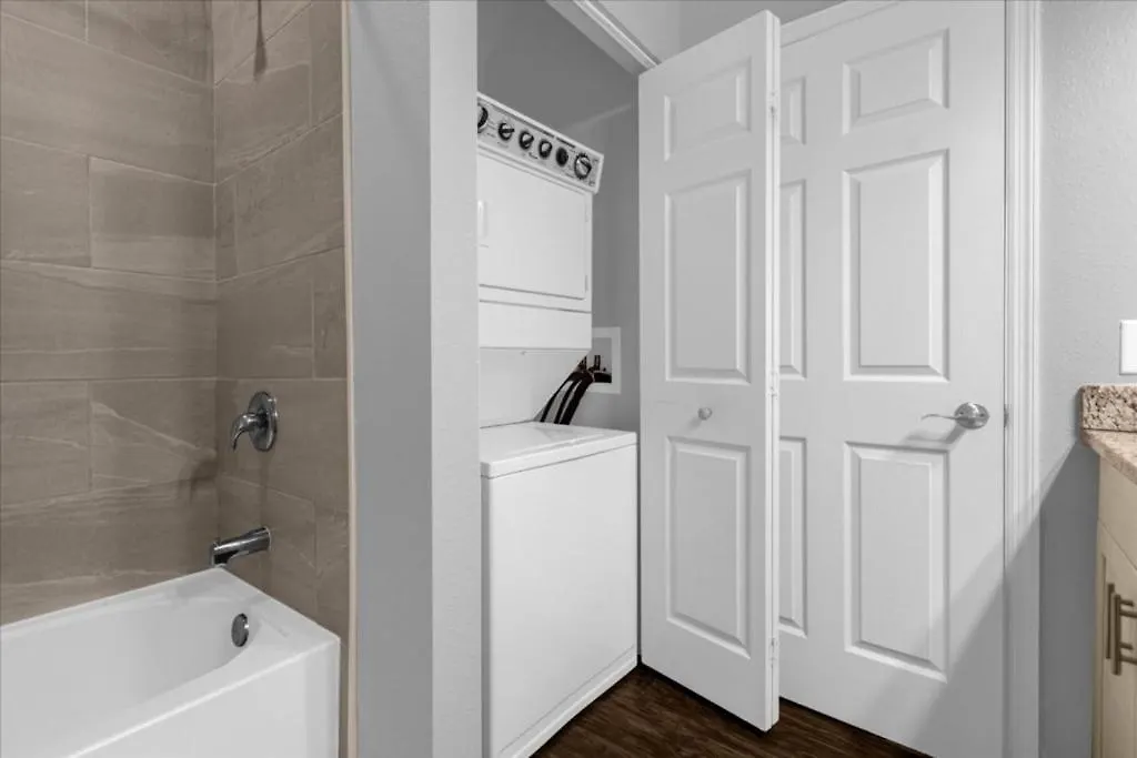 펜션 3 Bedroom- 2 Bathroom- Lucaya Village 13-107lv