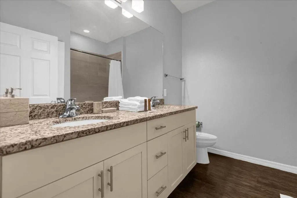 3 Bedroom- 2 Bathroom- Lucaya Village 13-107lv 펜션 키시미