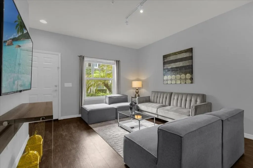 3 Bedroom- 2 Bathroom- Lucaya Village 13-107lv *