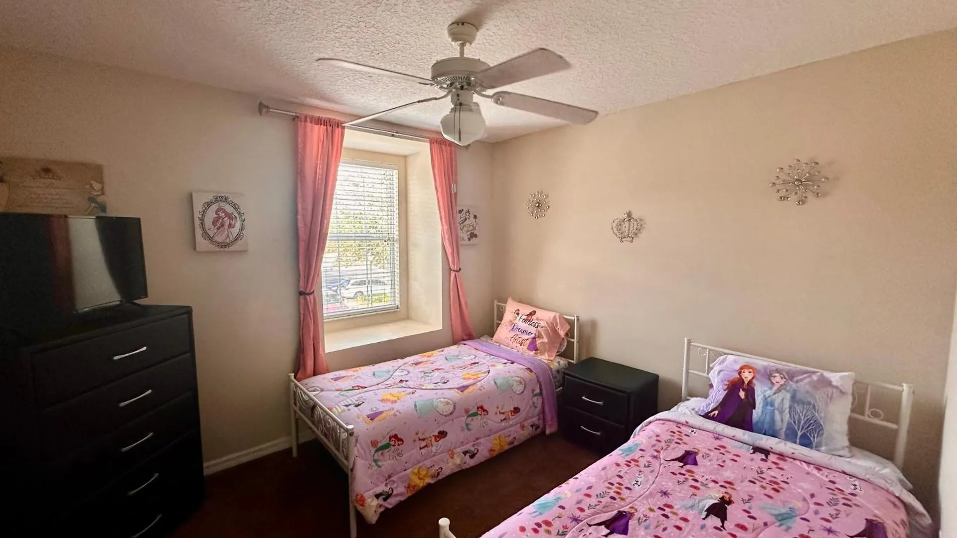 Grand Panoramic 3br Townhouse Near