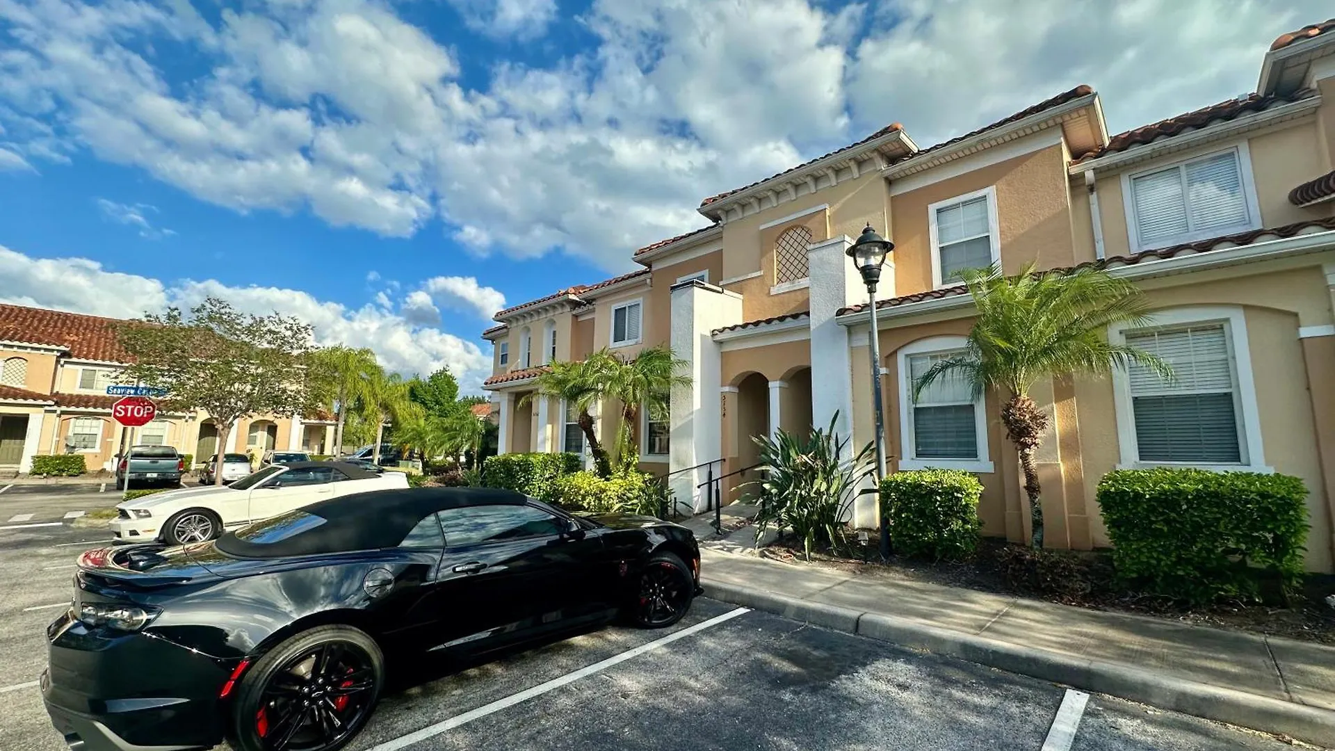Grand Panoramic 3br Townhouse Near
