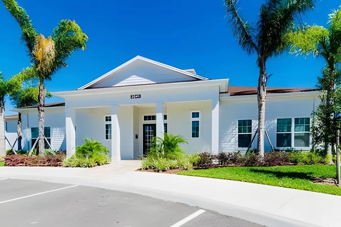 Spacious 3bd Townhouse Location Near
