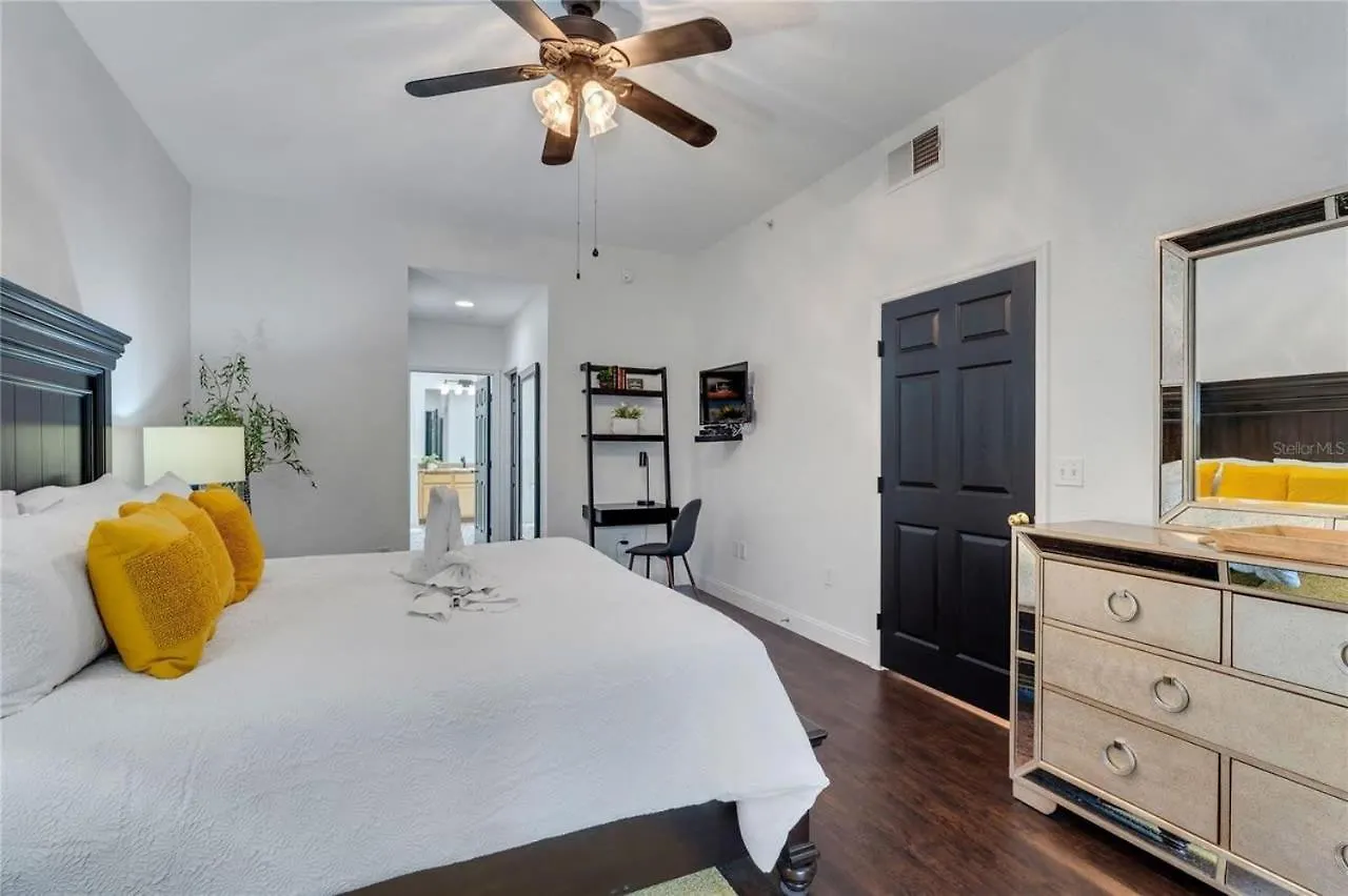 3 Bed - Private Oasis - Completley Immaculate Apartment