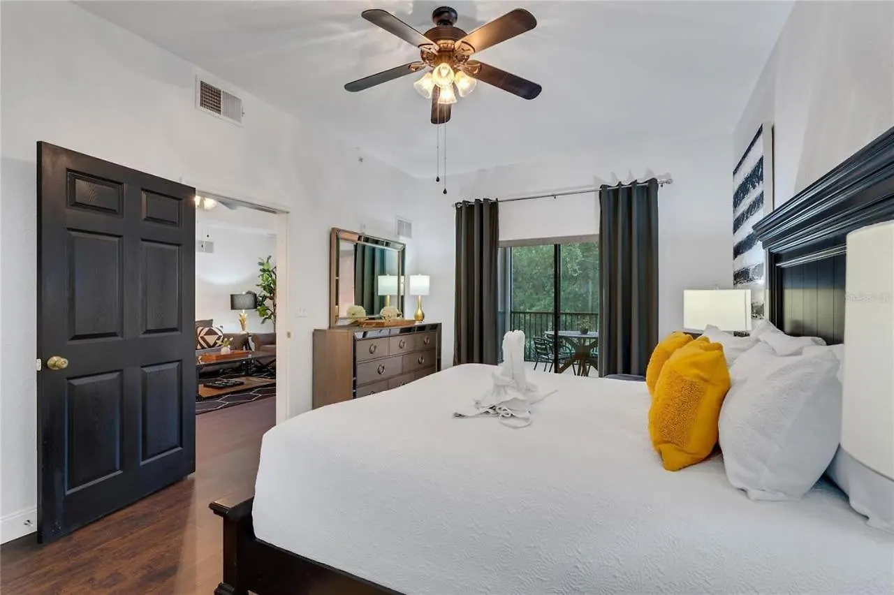 3 Bed - Private Oasis - Completley Immaculate Apartment