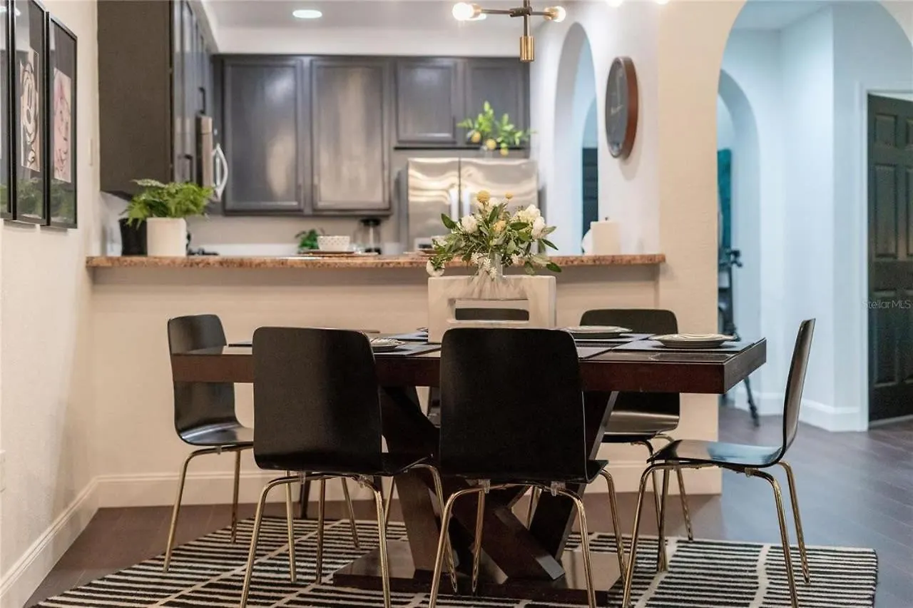 3 Bed - Private Oasis - Completley Immaculate