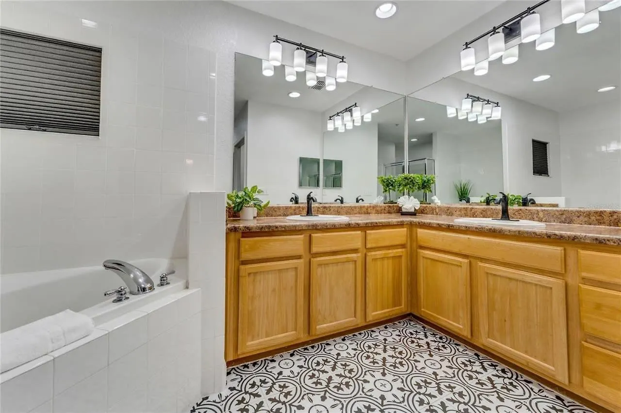 3 Bed - Private Oasis - Completley Immaculate Apartment Kissimmee