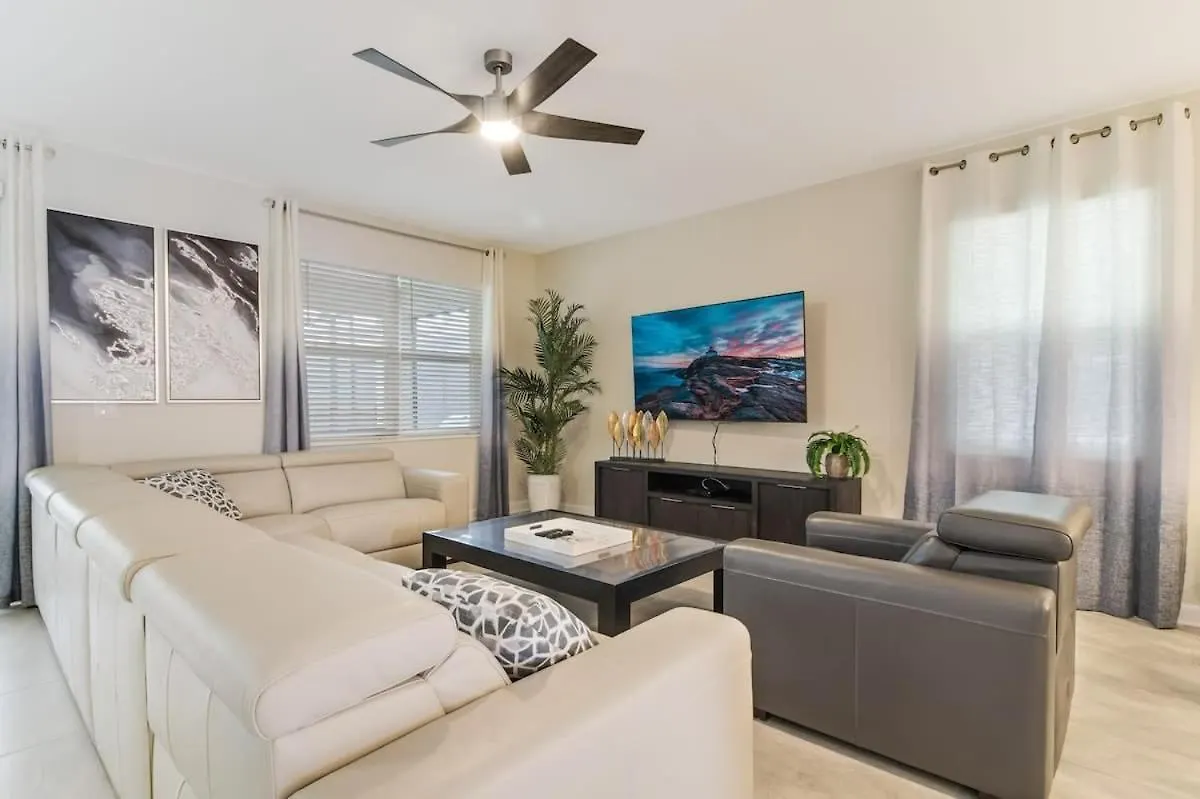 Magical Retreat Luxury 9-bedroom Near Villa