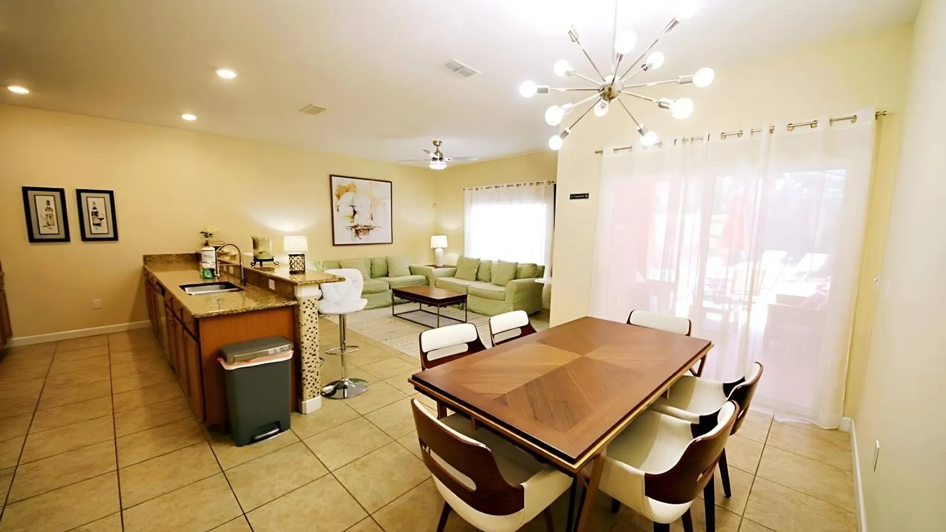 Amazing 4 Bedroom 3 Bath At Paradise Palm Feriehus
