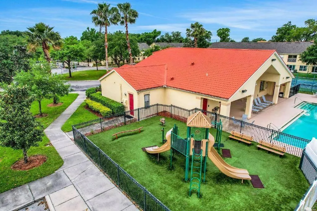Cozy Near With 3 Bedrooms Apartmán