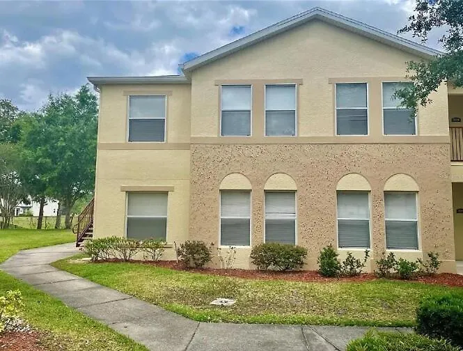 Cozy Near With 3 Bedrooms *