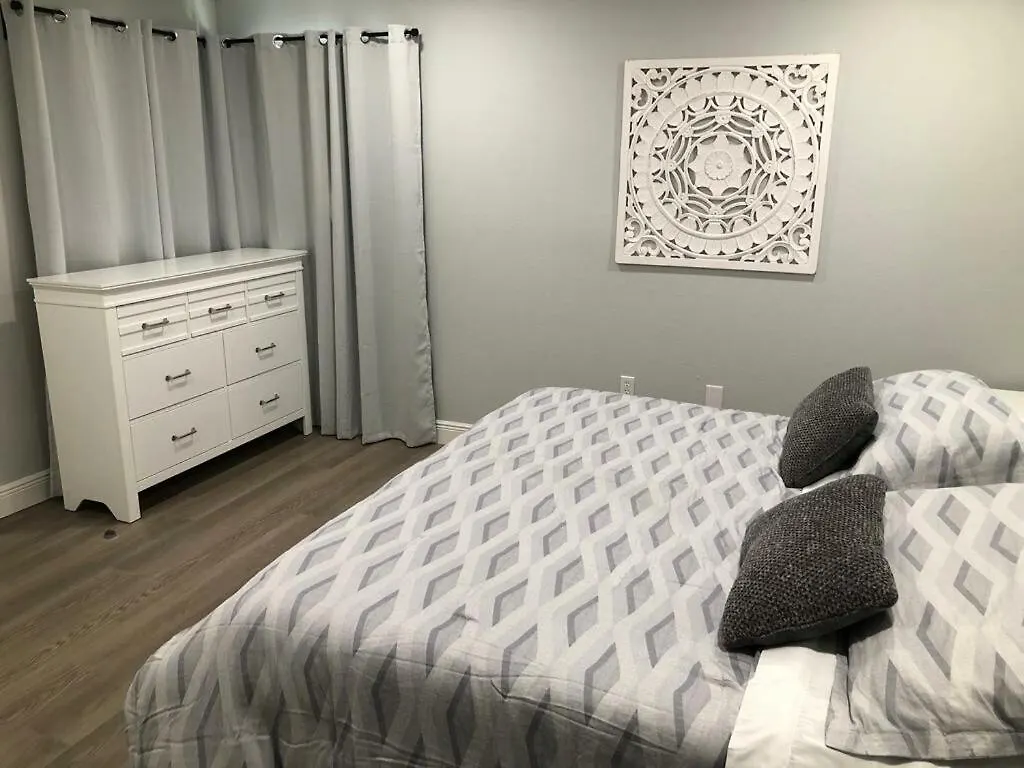 Cozy Near With 3 Bedrooms *
